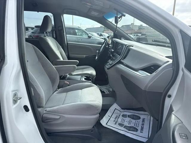 2017 Toyota Sienna LE 7 Passenger