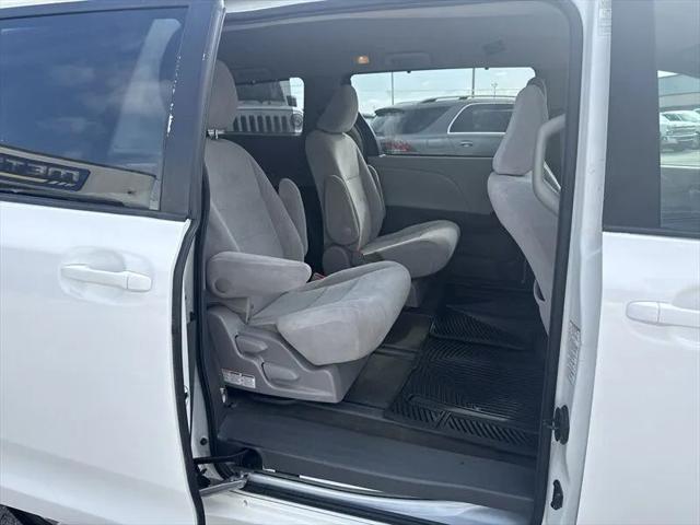 2017 Toyota Sienna LE 7 Passenger