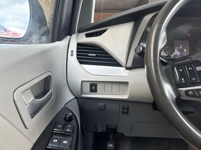 2017 Toyota Sienna LE 7 Passenger