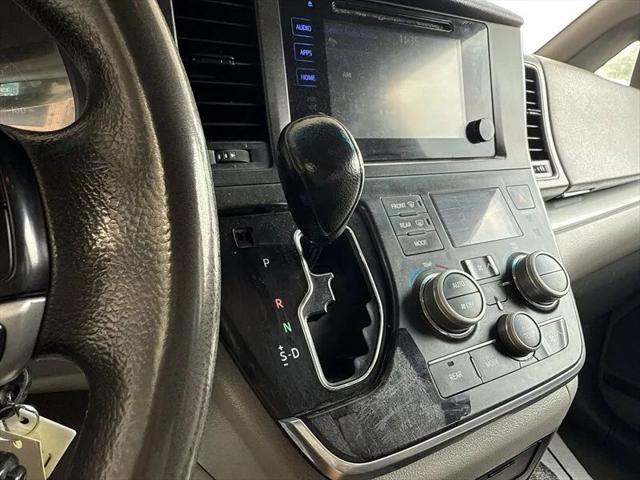 2017 Toyota Sienna LE 7 Passenger