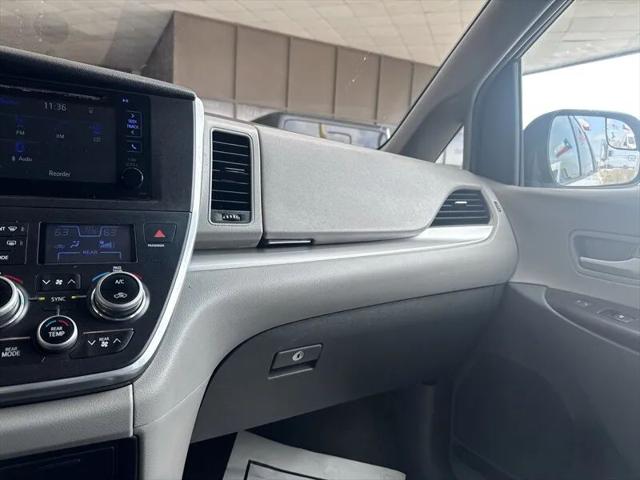 2017 Toyota Sienna LE 7 Passenger