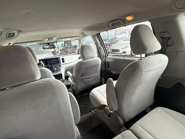 2017 Toyota Sienna LE 7 Passenger