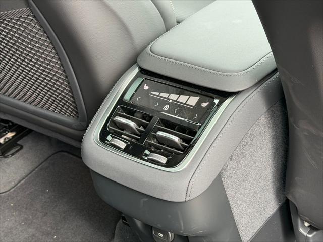 2026 Volvo XC90 Ultra, B6 AWD Gas mild hybrid, Gasoline, Bright, 7 Seats