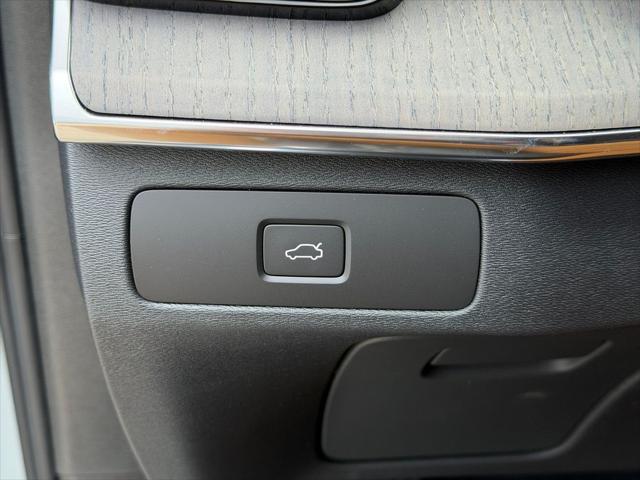 2026 Volvo XC90 Ultra, B6 AWD Gas mild hybrid, Gasoline, Bright, 7 Seats