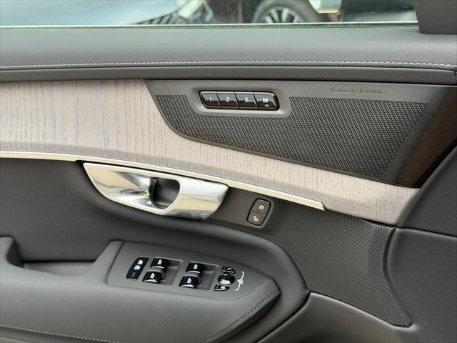 2026 Volvo XC90 Ultra, B6 AWD Gas mild hybrid, Gasoline, Bright, 7 Seats