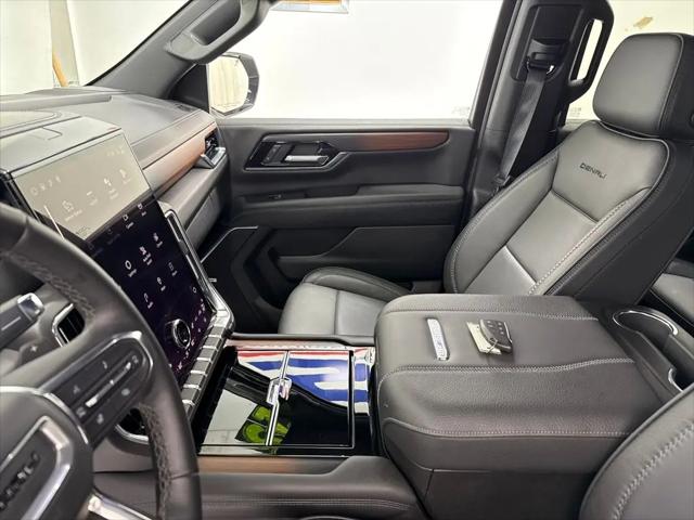 2025 GMC Yukon 4WD Denali