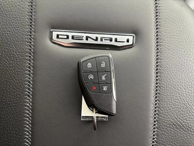 2025 GMC Yukon 4WD Denali