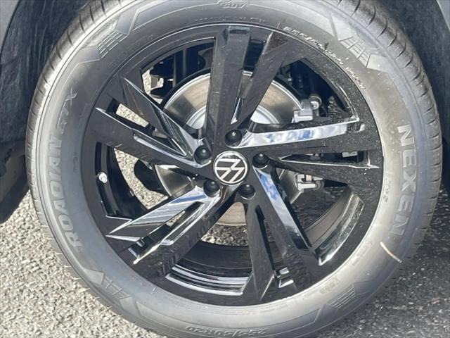 2026 Volkswagen Atlas Cross Sport SEL R-Line Black