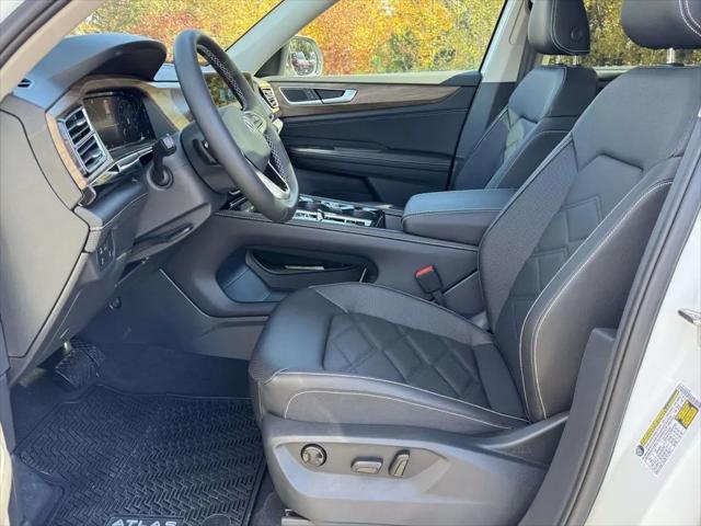 2026 Volkswagen Atlas SE with Technology