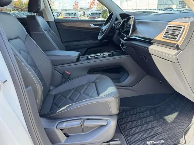 2026 Volkswagen Atlas SE with Technology