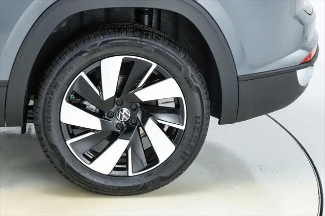 2026 Volkswagen Atlas Cross Sport SE with Technology
