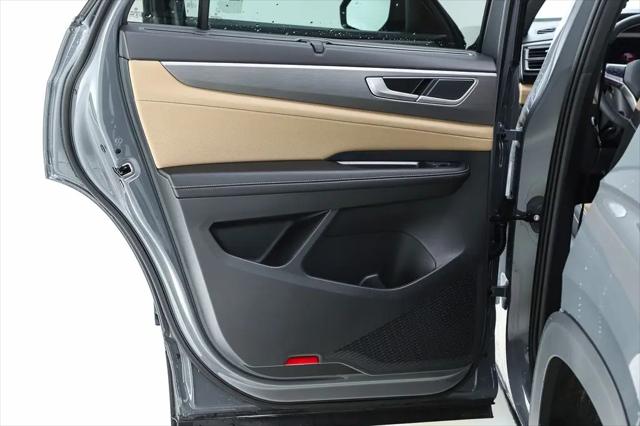 2026 Volkswagen Atlas Cross Sport SE with Technology