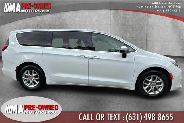 2022 Chrysler Voyager LX