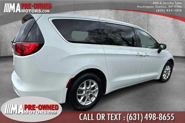 2022 Chrysler Voyager LX