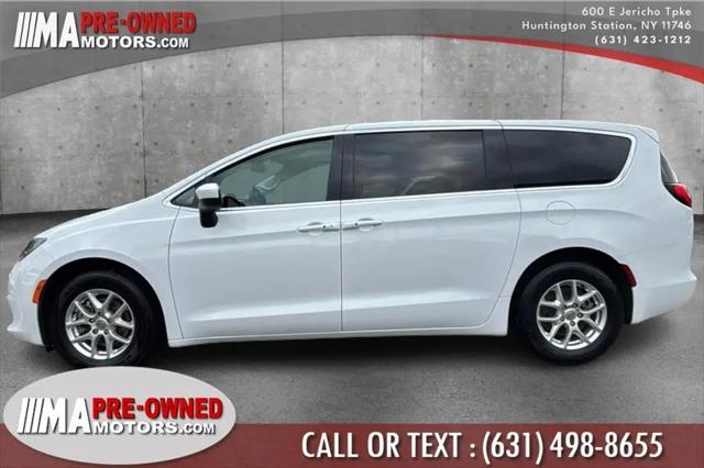 2022 Chrysler Voyager LX