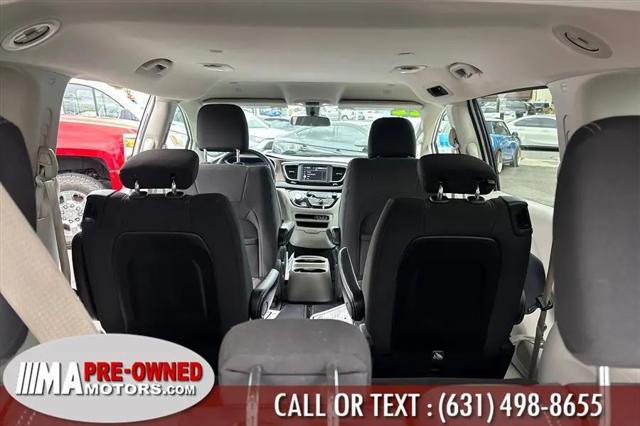 2022 Chrysler Voyager LX
