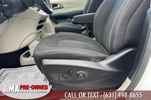 2022 Chrysler Voyager LX