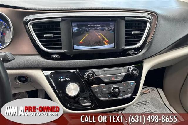 2022 Chrysler Voyager LX