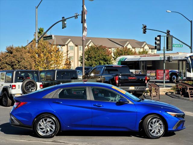 2024 Hyundai Elantra SEL 2024 Hyundai Elantra SEL