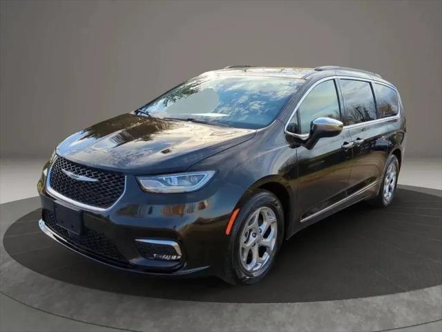 2023 Chrysler Pacifica Limited for sale in Jordan, MN