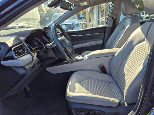 2022 Toyota Camry SE Hybrid