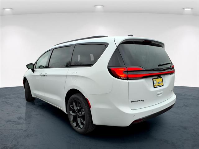 2026 Chrysler Pacifica Select AWD