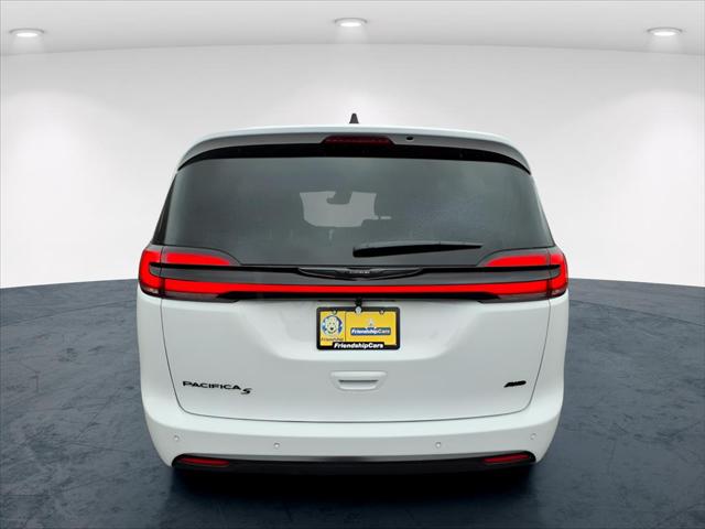 2026 Chrysler Pacifica Select AWD
