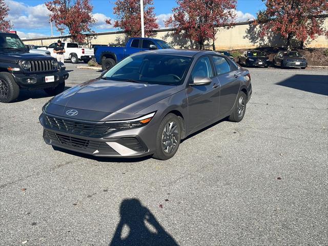 2024 Hyundai Elantra SEL 2024 Hyundai Elantra SEL