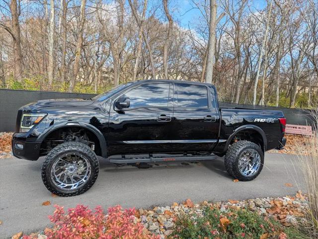 2020 Nissan TITAN Crew Cab PRO-4X 4x4 2020 Nissan TITAN Crew Cab PRO-4X 4x4