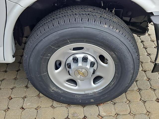 2025 Chevrolet Express Cargo Van RWD 2500 Regular Wheelbase WT