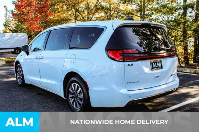 2024 Chrysler Pacifica Hybrid Select