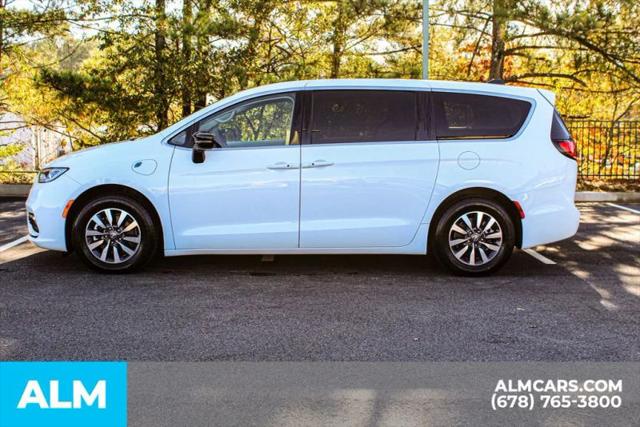 2024 Chrysler Pacifica Hybrid Select