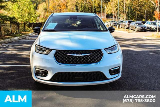 2024 Chrysler Pacifica Hybrid Select