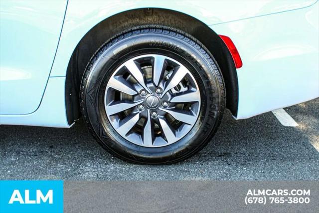 2024 Chrysler Pacifica Hybrid Select