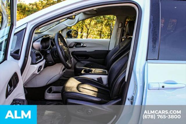 2024 Chrysler Pacifica Hybrid Select
