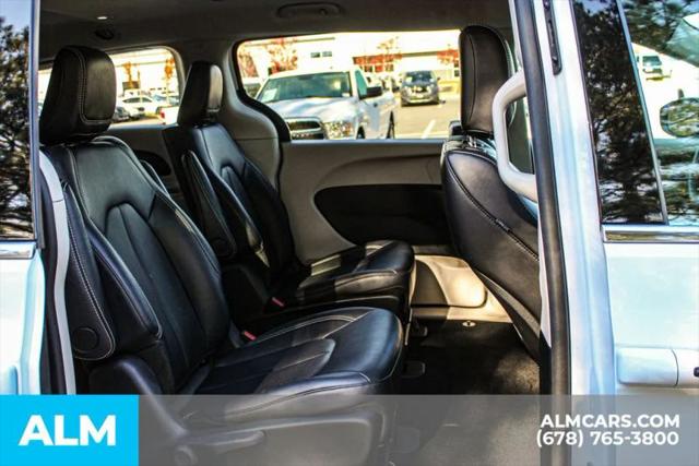 2024 Chrysler Pacifica Hybrid Select