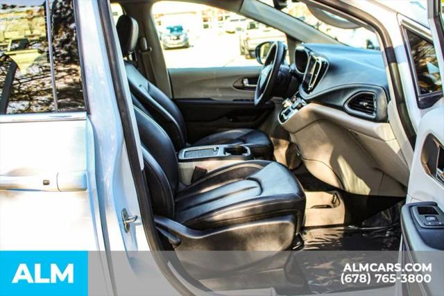 2024 Chrysler Pacifica Hybrid Select