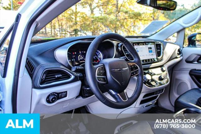 2024 Chrysler Pacifica Hybrid Select