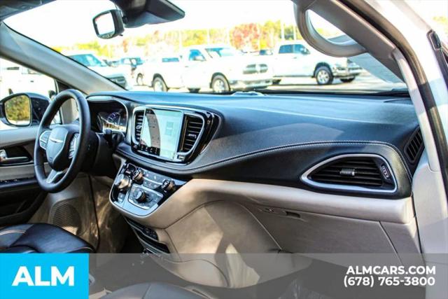 2024 Chrysler Pacifica Hybrid Select