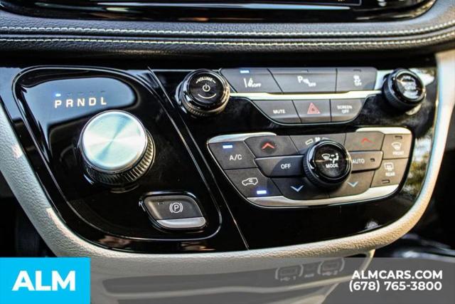 2024 Chrysler Pacifica Hybrid Select