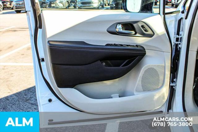 2024 Chrysler Pacifica Hybrid Select