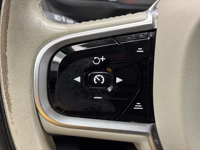 2019 Volvo XC90 T6 Momentum