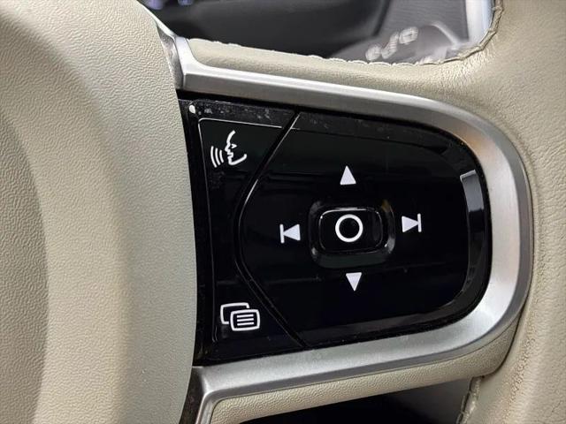2019 Volvo XC90 T6 Momentum