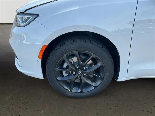 2026 Chrysler Pacifica Limited AWD