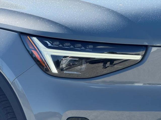 2026 Volvo XC40 Plus, B5 AWD Gas (mild hybrid), Dark