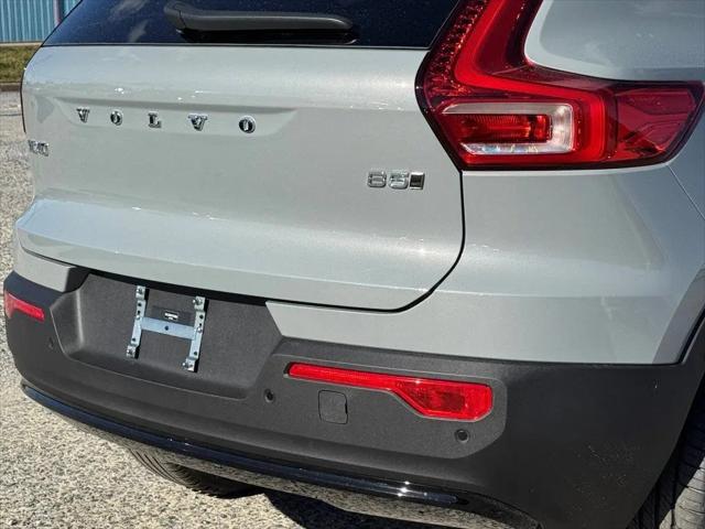 2026 Volvo XC40 Plus, B5 AWD Gas (mild hybrid), Dark