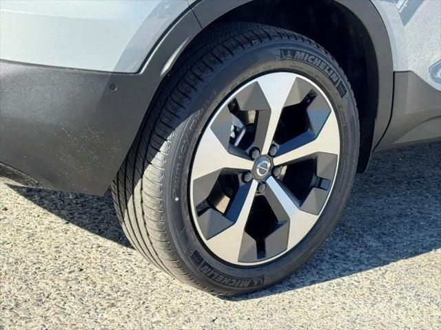 2026 Volvo XC40 Plus, B5 AWD Gas (mild hybrid), Dark