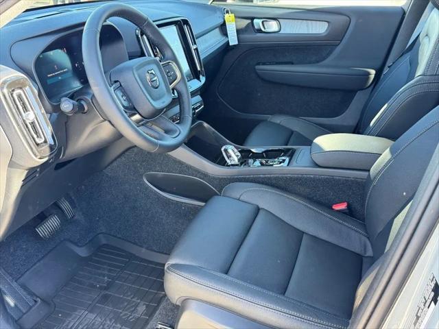 2026 Volvo XC40 Plus, B5 AWD Gas (mild hybrid), Dark