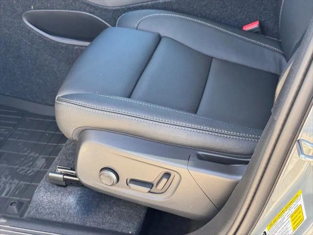 2026 Volvo XC40 Plus, B5 AWD Gas (mild hybrid), Dark