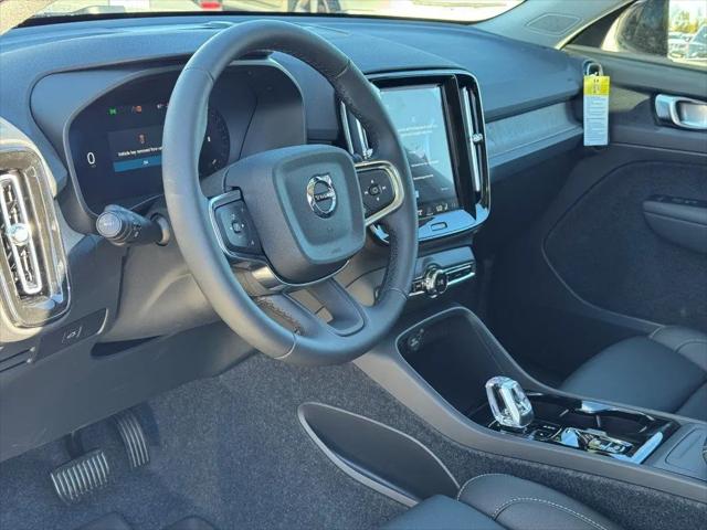 2026 Volvo XC40 Plus, B5 AWD Gas (mild hybrid), Dark